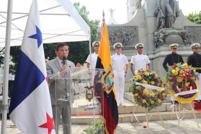 Pascual Del Cioppo (i), embajador de Ecuador en Panamá.