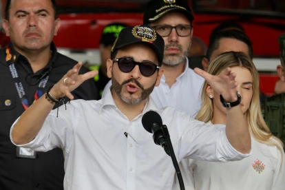 El presidente Aberlado de la Espriella, desde Pereira, brinda una rueda de prensa en la que actualizó cifras del terremoto.