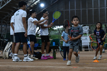 Las pocas academias de tenis de campo en Filipinas han experimentado un crecimiento con una sola consigna: “Yo quiero ser como Alexandra”, dicen los más pequeños.