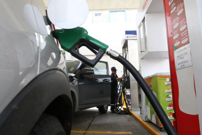 En Perú se incrementó el precio de los combusibles.
