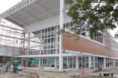 El Centro de Convenciones del Pacífico, en la ULEAM, registra un avance de construcción que supera el 95%