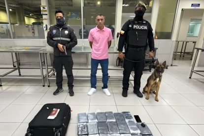 Paquetes de cocaína incautados a un ciudadano español en el aeropuerto de Guayaquil.