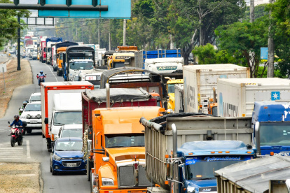 Desviar el transporte pesado hacia Posorja y Santa Elena aliviará la vía a la Costa. La vía Nobol-Progreso representa desarrollo para Ecuador.