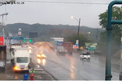 En vía a la costa y vía Perimetral fueron dos de los puntos donde se registró la lluvia en la tarde de este 17 de agosto.