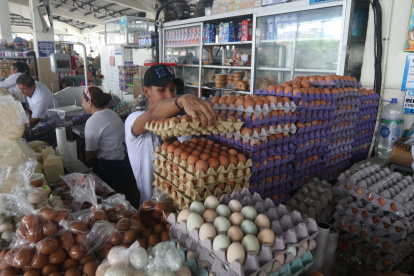 La cubeta de huevos está más cara, en Guayaquil se venden hasa $ 4,10 cuando antes costaba $ 3,50.