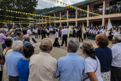Referencial. La escuela San José de Piñas celebró sus 70 años con un emotivo reencuentro de estudiantes, exalumnos y docentes de varias generaciones.