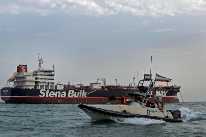 Barcos iraníes de la Guardia Revolucionaria interceptan buques extranjeros en el estrecho de Ormuz