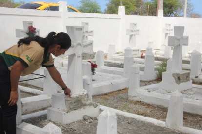 Varias tumbas del cementerio inglés de Ancón fueron destruidas durante el robo de placas de bronce.