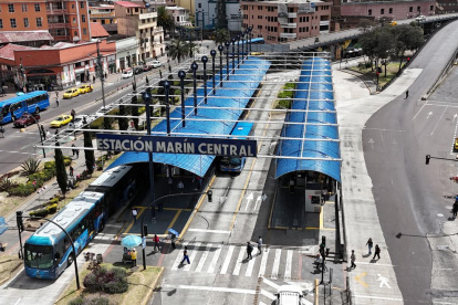 La Ecovía modificará temporalmente sus horarios debido a las obras viales en la avenida 12 de Octubre, en Quito, desde este martes.