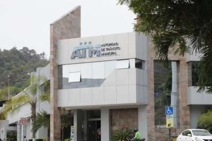 El caso ocurre en medio de otros cuestionamientos recientes al accionar de agentes de tránsito en Guayaquil.