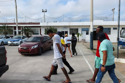 Tres sospechosos de Los Choneros fueron enviados a prisión por el crimen de un funcionario en Salinas.