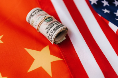 Es engañoso decir que EE.UU. decidió abrir el comercio con China mediante una decisión puntual en 2000-2001. Washington había renovado anualmente el estatus comercial de China desde 1980.