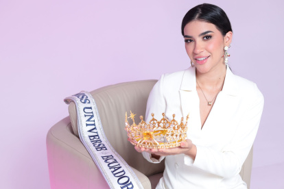 Dalia Bucaram, Miss Universo Ecuador 2026, durante una entrevista con EXPRESO después de recibir la corona en Santa Elena.