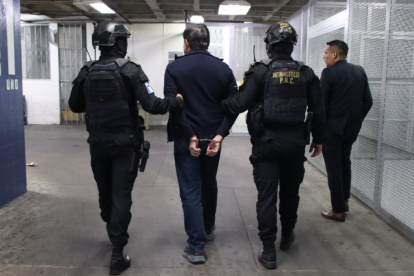 Guatemala capturó a Wilson Mendoza Barberan, exfuncionario público de Ecuador, con orden de extradición a Estados Unidos por narcotráfico.