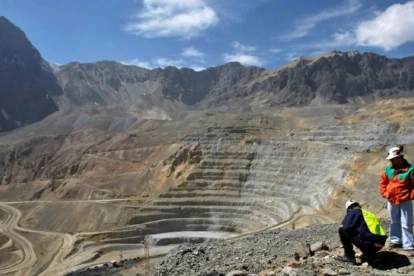 El desempeño ocurre en medio de desafíos como la paralización del catastro minero, la minería ilegal y la menor atracción de nuevas inversiones.