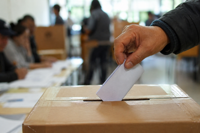 Los ecuatorianos volverán a las urnas para elegir autoridades locales y vocales del CPCCS. El debate electoral debe centrarse en planes y propuestas concretas.