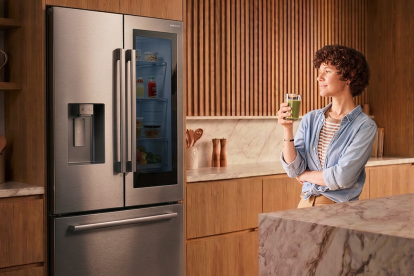 La Samsung Bespoke AI RF80H aprende los patrones de uso del hogar para mantener estable la temperatura y optimizar el consumo de energía.