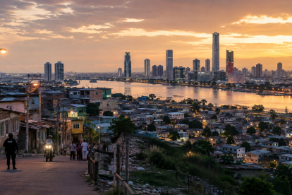 Referencial. Guayaquil enfrenta el desafío de mejorar la seguridad, los servicios y su organización territorial ante el crecimiento de la ciudad.