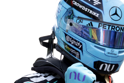 El piloto de Mercedes George Russell de Gran Bretaña, celebra el triunfo en la prueba del esprint en el Circuito Zandvoort.