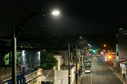 Las calles del barrio Orellana están más iluminadas luego de que la Alcaldía renovó las luminarias con tecnología LED.