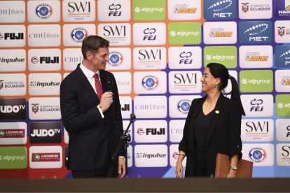 Gilda Alcívar y Carlos Zegarra participaron en la inauguración del Mundial de Judo, que reúne a delegaciones internacionales en Guayaquil.