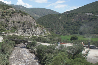 El antiguo Land Rover se precipitó a la quebrada del río Guayllabamba. Pilar Franco quedó a cargo de seis hijos: Pilar, María Victoria, María Rosa, Xavier, Milagros -mi madre- y José Luis.