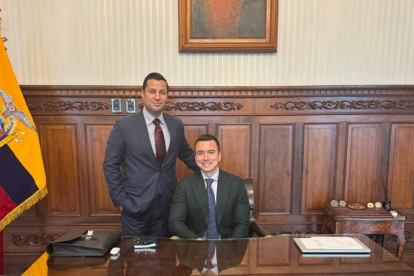 Daniel Noboa junto a Michele Sensi-Contugi en su despacho oficial, en una imagen de archivo.