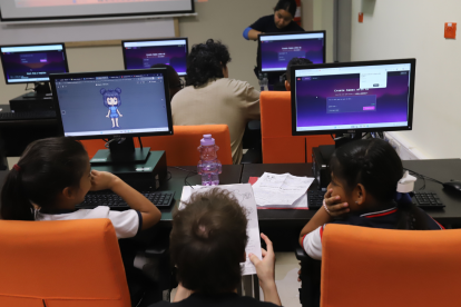 Niñas y niños crearon sus propios videojuegos luego de recibir una clase en la Espol.