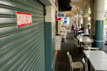 El sector de calle Panamá se mantiene entre la expectativa por atraer más público y alquilar cinco espacios desocupados, mientras la oferta artística y cultural es escasa.