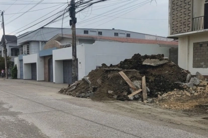 Los vecinos cuestionan no solo convivir con calles con baches, sino con intervenciones que permanezcan paralizadas o avanzan lentamente.