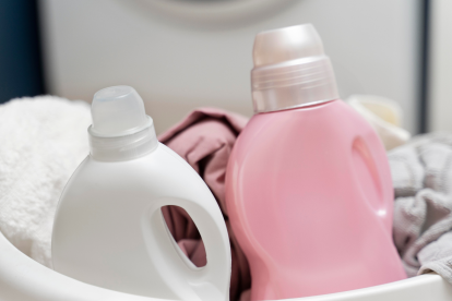 Amplia oferta de detergentes hay en tiendas y supermercados de Ecuador, donde predominan los aromas floral y de limón.
