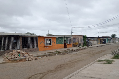 La vivienda en el barrio Narcisa de Jesús en Santa Elena donde fue encontrada la pareja embalada
