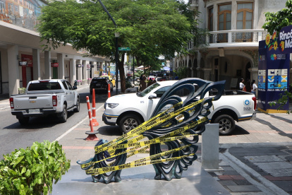 Una escultura de la calle Panamá, en el centro, registra daños, mientras expertos plantean diversificar las propuestas en la zona.
