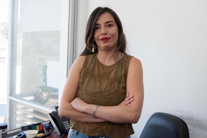 Lorena Araujo es una de cuatro investigadores de la PUCE, que estudió el rendimiento académico de alumnos.