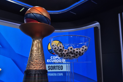 La Federación Ecuatoriana de Fútbol organiza la Copa Ecuador.