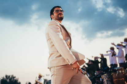 Bad Bunny en su tour Debí Tirar Más Fotos.