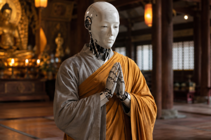 Un robot con apariencia de monje budista refleja cómo la inteligencia artificial se incorpora a prácticas espirituales en distintos países.