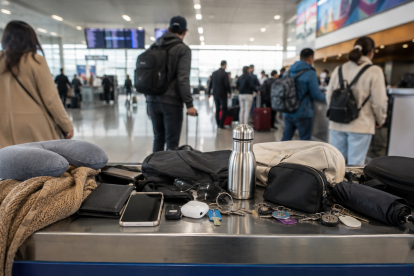 Referencial. Lanzas, trofeos, camas para mascotas y coches de bebé forman parte de las pertenencias olvidadas por pasajeros en el aeropuerto de Quito.