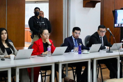 El fiscal general del Estado, Carlos Alarcón, expuso los elementos de convicción para la vinculación de diez personas al caso Progen.