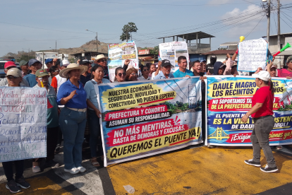 Los manifestantes estuvieron durante unas tres horas en la vía Daule-Nobol.