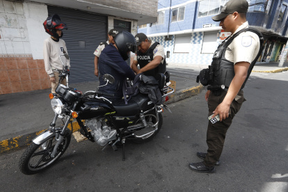 La Policía ejecuta operativos preventivos en sectores de Quito identificados como puntos de mayor incidencia de robos mediante sustancias.