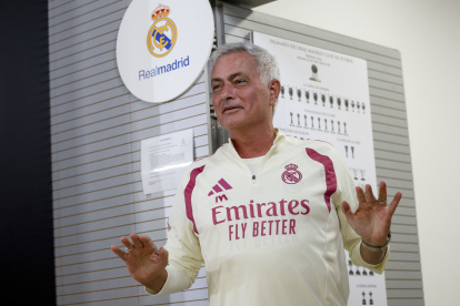 El técnico del Real Madrid, José Mourinho, durante la rueda de prensa posterior al entrenamiento del equipo.