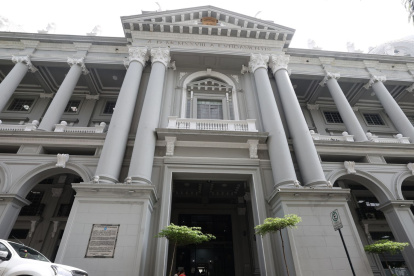 Se ha planteado la división del área urbana de Guayaquil en distritos con la finalidad de potenciar las centralidades, mejorar la eficiencia de los recursos municipales y la calidad de servicios, superando la actual desigualdad existente en la subdivisión parroquial.