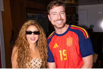 Shakira y Mr. Beast en el partido final del mundial pasado.