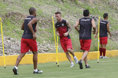 Damián Díaz (c) cumplirá su tercer ciclo con Barcelona SC.