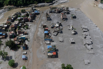Vista aérea de viviendas dañadas en la localidad de Delight tras una inundación repentina, en el distrito de Nuwakot, Nepal, el 27 de agosto de 2026.