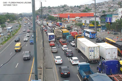 Congestión vehicular en la vía Perimetral, norte de Guayaquil, la mañana de este jueves 27 de agosto.