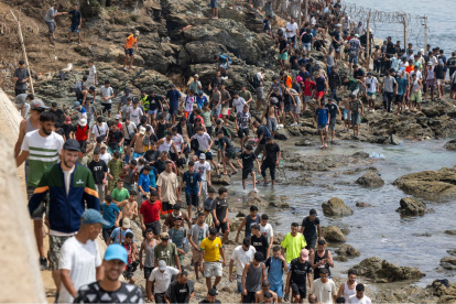 Tras la invasión de decenas de miles de marroquíes y subsaharianos, los 85.000 habitantes de Ceuta dudan sobre el futuro de su ciudad y miran alternativas que incluyen vender sus propiedades y trasladarse al continente.