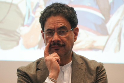 El senador Iván Cepeda asiste a la presentación del "Gabinete por la vida", un equipo integrado por exfuncionarios del anterior Gobierno.