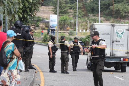 Atacan a tiros a varias personas junto a cementerio